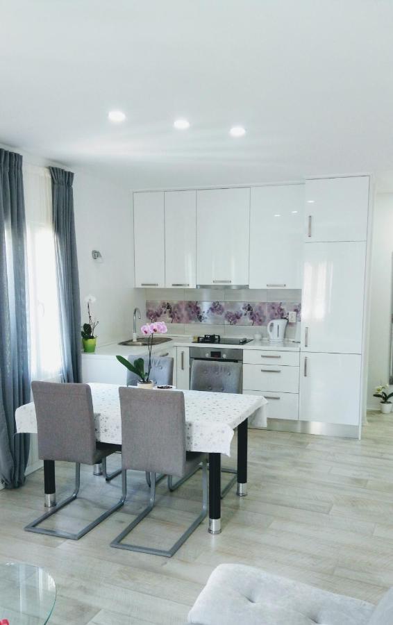 Apartment Davorka Makarska Bagian luar foto