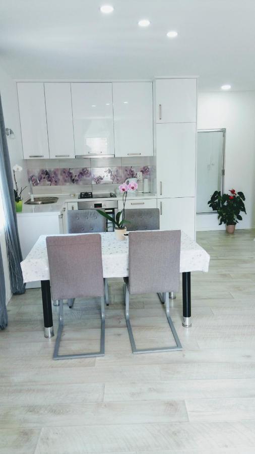 Apartment Davorka Makarska Bagian luar foto